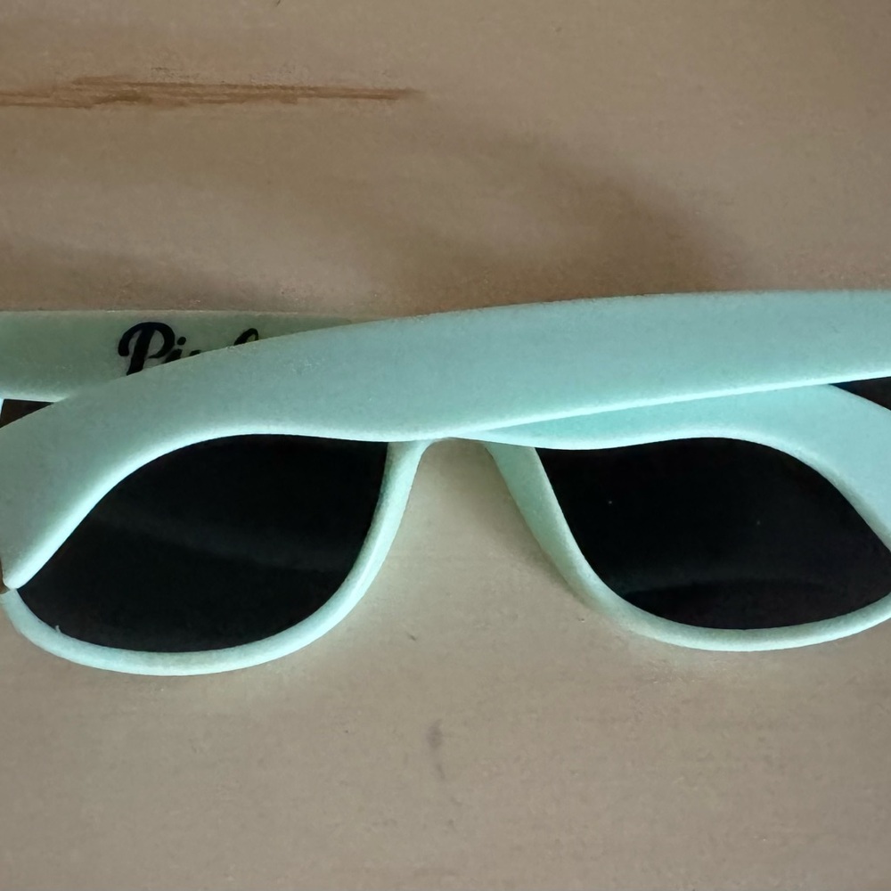Victoria's Secret Mint Color Bottle Opener Sunglasses New without Tags - Picture 3 of 5